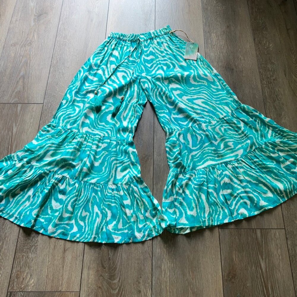 NWT True Destinations Resort Wear Flare Pants in Ocean Wave Print Size M